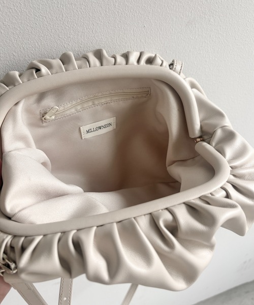 mellowneon（メロウネオン）の「2wayギャザーがま口バッグ（ショルダーバッグ・レディース・ブラウン/アイボリー/ブラック・FREE）」の22枚目の写真