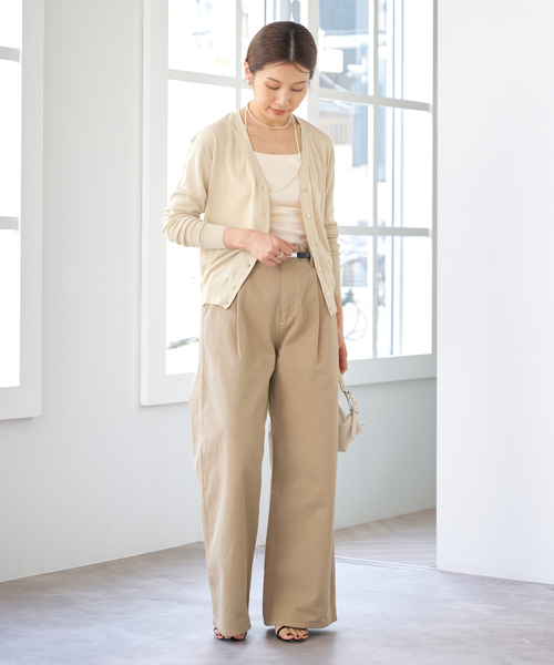 IENA(イエナ)の「80/2 Mer-Cotton セーターマシーン Vネックカーディガン(カーディガン/ボレロ・レディース・グリーン/ベージュ/ネイビー・FREE)」の4枚目の写真