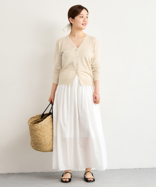 IENA(イエナ)の「80/2 Mer-Cotton セーターマシーン Vネックカーディガン(カーディガン/ボレロ・レディース・グリーン/ベージュ/ネイビー・FREE)」の5枚目の写真