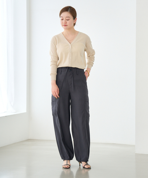 IENA(イエナ)の「80/2 Mer-Cotton セーターマシーン Vネックカーディガン(カーディガン/ボレロ・レディース・グリーン/ベージュ/ネイビー・FREE)」の6枚目の写真