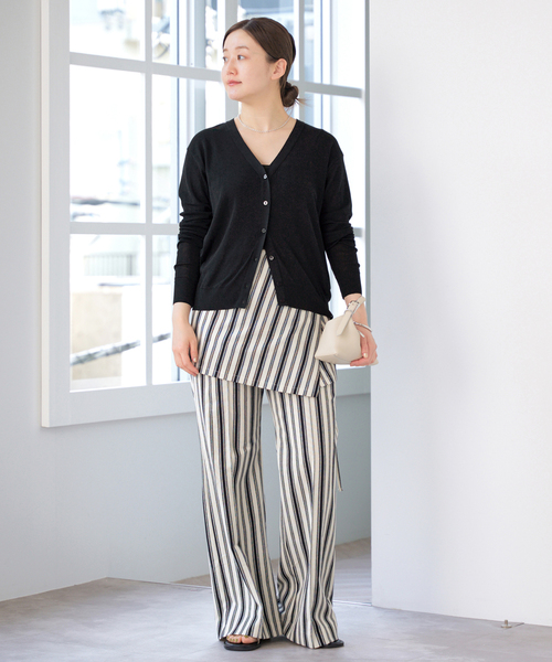 IENA(イエナ)の「80/2 Mer-Cotton セーターマシーン Vネックカーディガン(カーディガン/ボレロ・レディース・グリーン/ベージュ/ネイビー・FREE)」の10枚目の写真