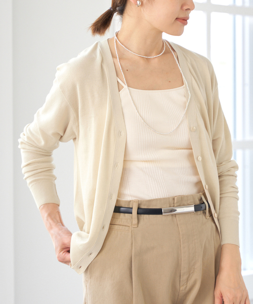 IENA(イエナ)の「80/2 Mer-Cotton セーターマシーン Vネックカーディガン(カーディガン/ボレロ・レディース・グリーン/ベージュ/ネイビー・FREE)」の13枚目の写真