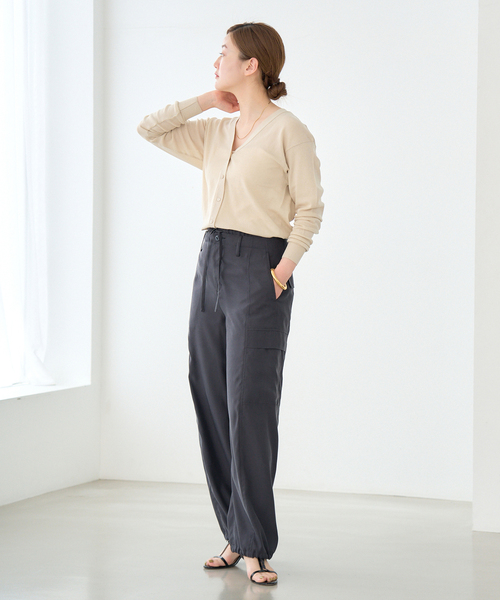 IENA(イエナ)の「80/2 Mer-Cotton セーターマシーン Vネックカーディガン(カーディガン/ボレロ・レディース・グリーン/ベージュ/ネイビー・FREE)」の19枚目の写真