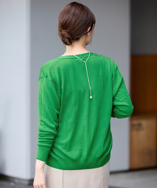 IENA(イエナ)の「80/2 Mer-Cotton セーターマシーン Vネックカーディガン(カーディガン/ボレロ・レディース・グリーン/ベージュ/ネイビー・FREE)」の22枚目の写真