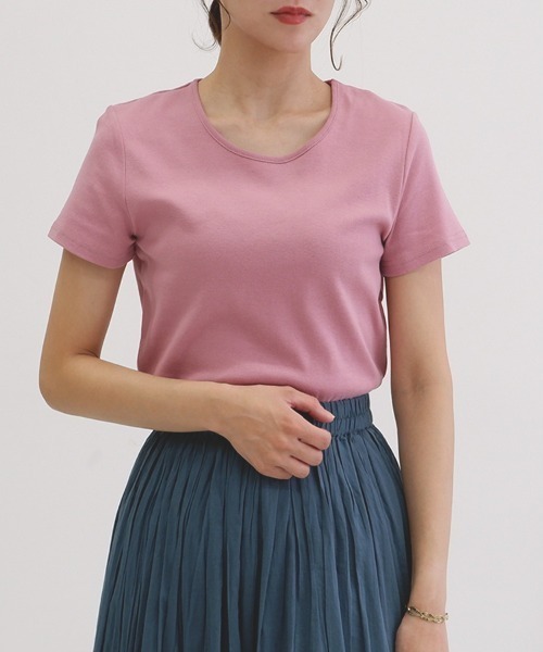 CLOTHY（クロシィ）の「【なめらかな綿100％フライス素材】BASICクルーネック半袖Tシャツ（Tシャツ/カットソー・レディース・モカ/ブラック/ホワイト/ネイビー/グレー/オフホワイト/カーキ/イエロー/ピンク/チャコールグレー/ローズ/ターコイズブルー/ラベンダー/グレイッシュベージュ/アイボリー・MEDIUM/LARGE/X-LARGE/SMALL/XX-LARGE）」の15枚目の写真