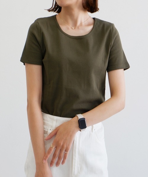 CLOTHY（クロシィ）の「【なめらかな綿100％フライス素材】BASICクルーネック半袖Tシャツ（Tシャツ/カットソー・レディース・モカ/ブラック/ホワイト/ネイビー/グレー/オフホワイト/カーキ/イエロー/ピンク/チャコールグレー/ローズ/ターコイズブルー/ラベンダー/グレイッシュベージュ/アイボリー・MEDIUM/LARGE/X-LARGE/SMALL/XX-LARGE）」の9枚目の写真