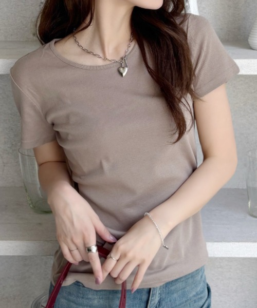CLOTHY（クロシィ）の「【なめらかな綿100％フライス素材】BASICクルーネック半袖Tシャツ（Tシャツ/カットソー・レディース・モカ/ブラック/ホワイト/ネイビー/グレー/オフホワイト/カーキ/イエロー/ピンク/チャコールグレー/ローズ/ターコイズブルー/ラベンダー/グレイッシュベージュ/アイボリー・MEDIUM/LARGE/X-LARGE/SMALL/XX-LARGE）」の22枚目の写真