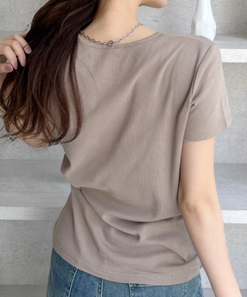 CLOTHY（クロシィ）の「【なめらかな綿100％フライス素材】BASICクルーネック半袖Tシャツ（Tシャツ/カットソー・レディース・モカ/ブラック/ホワイト/ネイビー/グレー/オフホワイト/カーキ/イエロー/ピンク/チャコールグレー/ローズ/ターコイズブルー/ラベンダー/グレイッシュベージュ/アイボリー・MEDIUM/LARGE/X-LARGE/SMALL/XX-LARGE）」の19枚目の写真