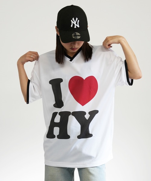 BASIS(ベイシス)の「I LOVE ロゴ Vネック ゲーム Tシャツ(Tシャツ/カットソー・レディース・ホワイト/ブラック・MEDIUM)」の3枚目の写真
