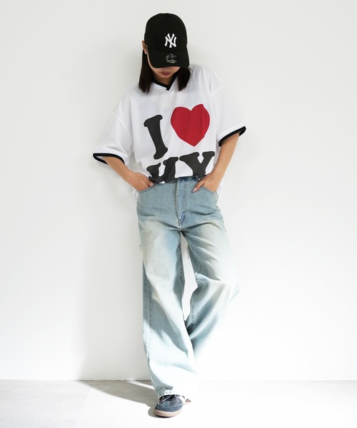 BASIS(ベイシス)の「I LOVE ロゴ Vネック ゲーム Tシャツ(Tシャツ/カットソー・レディース・ホワイト/ブラック・MEDIUM)」の4枚目の写真
