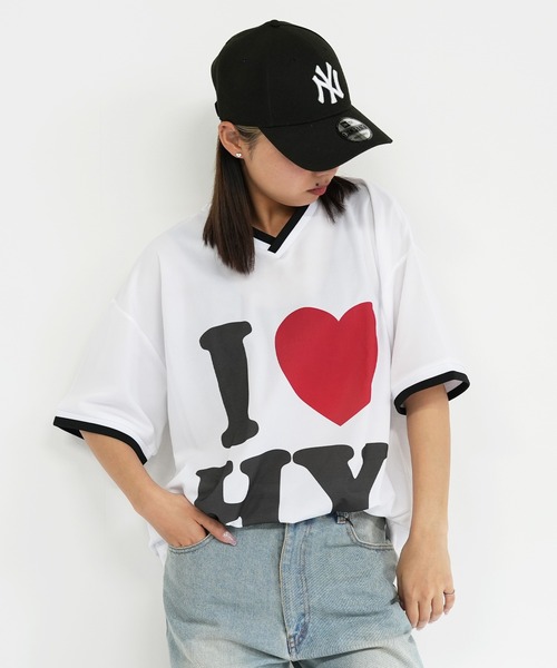 BASIS(ベイシス)の「I LOVE ロゴ Vネック ゲーム Tシャツ(Tシャツ/カットソー・レディース・ホワイト/ブラック・MEDIUM)」の5枚目の写真