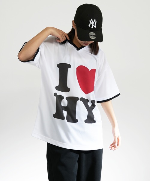 BASIS(ベイシス)の「I LOVE ロゴ Vネック ゲーム Tシャツ(Tシャツ/カットソー・レディース・ホワイト/ブラック・MEDIUM)」の9枚目の写真