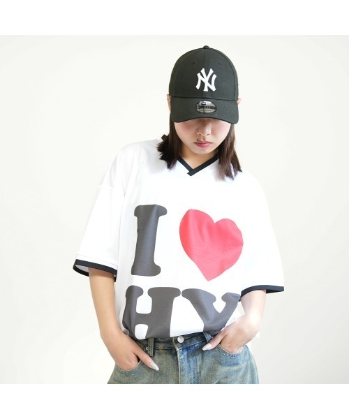 BASIS(ベイシス)の「I LOVE ロゴ Vネック ゲーム Tシャツ(Tシャツ/カットソー・レディース・ホワイト/ブラック・MEDIUM)」の17枚目の写真
