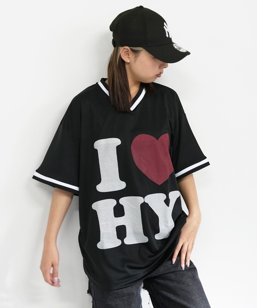 BASIS(ベイシス)の「I LOVE ロゴ Vネック ゲーム Tシャツ(Tシャツ/カットソー・レディース・ホワイト/ブラック・MEDIUM)」の18枚目の写真