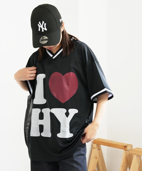 BASIS(ベイシス)の「I LOVE ロゴ Vネック ゲーム Tシャツ(Tシャツ/カットソー・レディース・ホワイト/ブラック・MEDIUM)」の20枚目の写真