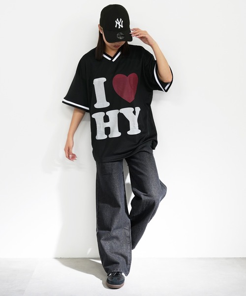 BASIS(ベイシス)の「I LOVE ロゴ Vネック ゲーム Tシャツ(Tシャツ/カットソー・レディース・ホワイト/ブラック・MEDIUM)」の21枚目の写真
