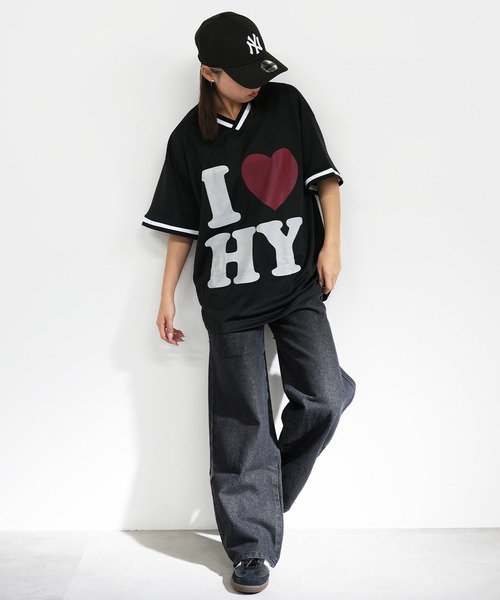 BASIS(ベイシス)の「I LOVE ロゴ Vネック ゲーム Tシャツ(Tシャツ/カットソー・レディース・ホワイト/ブラック・MEDIUM)」の22枚目の写真