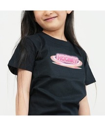 BASIS（ベイシス）の「ピンクHoorayロゴ キッズ Tシャツ（Tシャツ/カットソー）」
