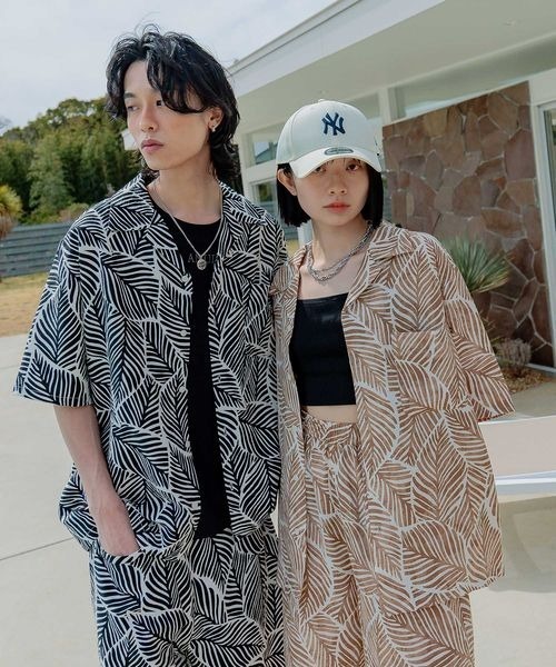 Anui(アニュイ)の「【UNISEX】リーフガラセットアップシャツ(シャツ/ブラウス・レディース・ブラック/ベージュ・FREE)」の3枚目の写真