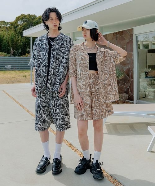 Anui(アニュイ)の「【UNISEX】リーフガラセットアップシャツ(シャツ/ブラウス・レディース・ブラック/ベージュ・FREE)」の5枚目の写真