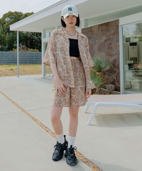 Anui(アニュイ)の「【UNISEX】リーフガラセットアップシャツ(シャツ/ブラウス・レディース・ブラック/ベージュ・FREE)」の17枚目の写真