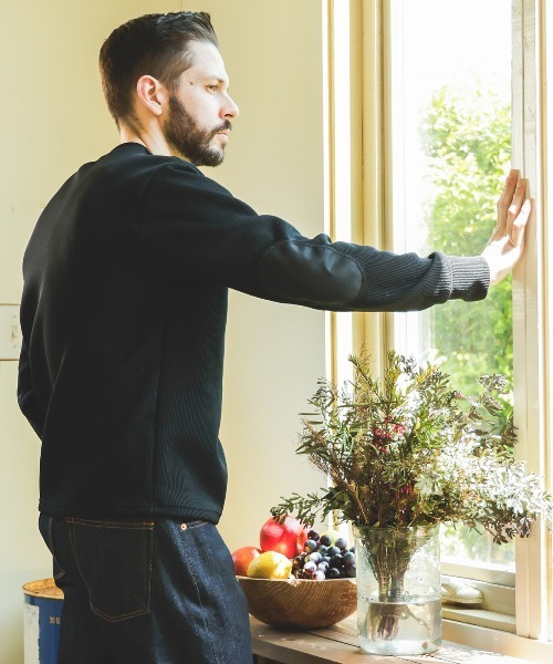 MR.OLIVE（ミスターオリーブ）の「AZE POLYESTER / ELBOW PATCH SHIRT（Tシャツ/カットソー・メンズ・ブラック/グリーン・MEDIUM/LARGE）」の12枚目の写真