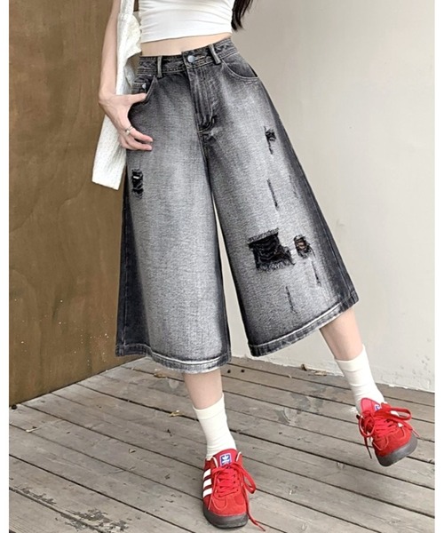 FUNdaysion(ファンデイション)の「ダメージルーズストリートハーフパンツ(デニムパンツ・レディース・ブラック・M/L)」の4枚目の写真