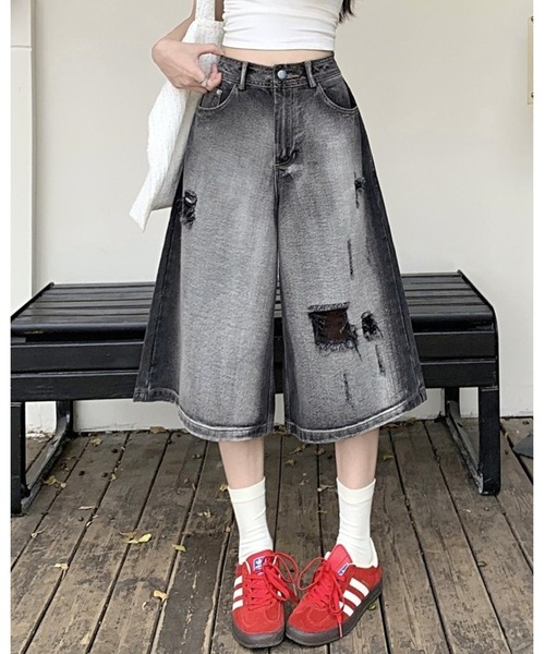 FUNdaysion(ファンデイション)の「ダメージルーズストリートハーフパンツ(デニムパンツ・レディース・ブラック・M/L)」の3枚目の写真