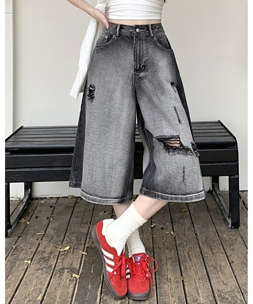 FUNdaysion(ファンデイション)の「ダメージルーズストリートハーフパンツ(デニムパンツ・レディース・ブラック・M/L)」の2枚目の写真