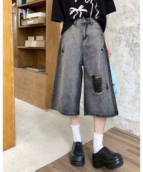 FUNdaysion(ファンデイション)の「ダメージルーズストリートハーフパンツ(デニムパンツ・レディース・ブラック・M/L)」の15枚目の写真
