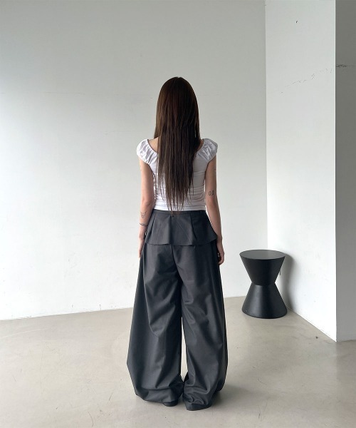 4INT.(フォイント)の「プリーツ レイヤード スカート付き スラックス(その他パンツ・レディース・ブラック/グレー・S/M)」の4枚目の写真
