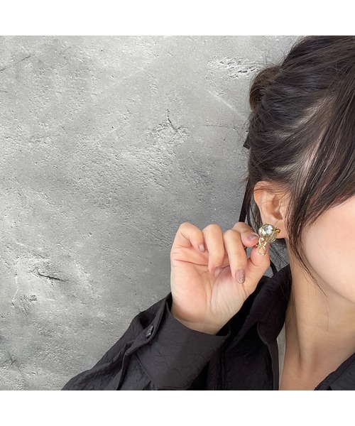 tone（トーン）の「【musk】スモーキーグレーのカットビーズイヤリング(MA)（イヤリング・レディース・ゴールド・FREE）」の6枚目の写真