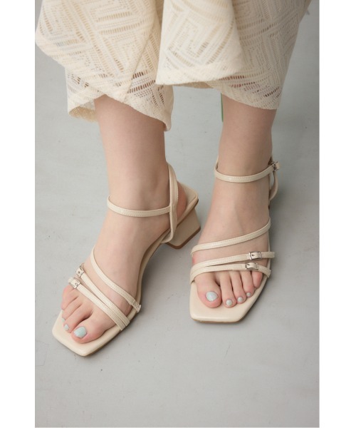 AZUL by moussy（アズールバイマウジー）の「ナローベルトバックルサンダル（サンダル・レディース・レッド/アイボリー/ブラック/ブラウン系その他・SMALL/MEDIUM/LARGE）」の5枚目の写真