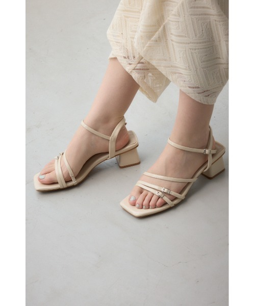 AZUL by moussy（アズールバイマウジー）の「ナローベルトバックルサンダル（サンダル・レディース・レッド/アイボリー/ブラック/ブラウン系その他・SMALL/MEDIUM/LARGE）」の6枚目の写真