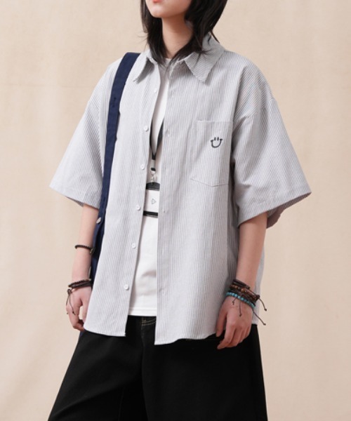 Achic(アシック)の「カラーストライプオーバーサイズシャツ(シャツ/ブラウス・レディース・グレー/ブルー/ピンク/グリーン/イエロー・M)」の2枚目の写真