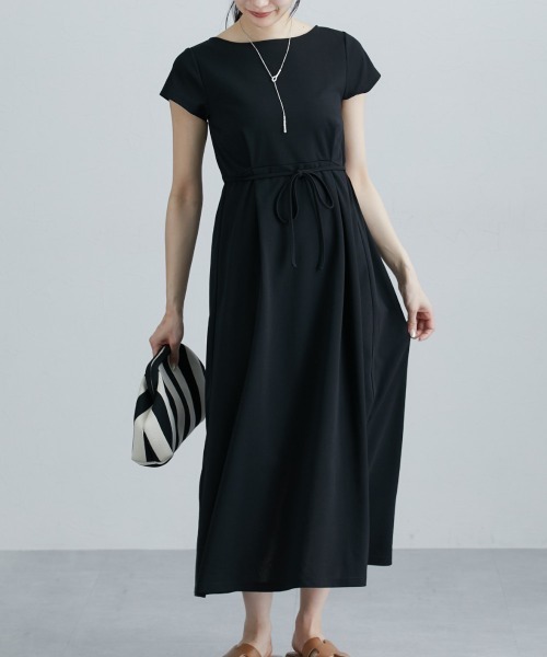 nissen（ニッセン）の「ウエストタックカットマキシ丈ワンピース（ワンピース・レディース・グレイッシュベージュ/ブラック/モカ・M/L/LL/3L）」の2枚目の写真