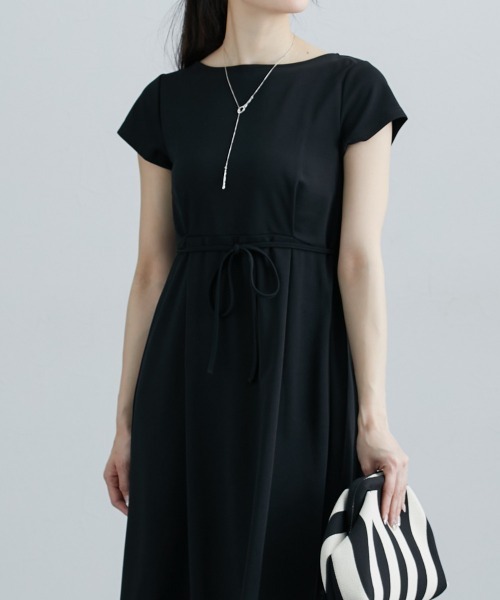 nissen（ニッセン）の「ウエストタックカットマキシ丈ワンピース（ワンピース・レディース・グレイッシュベージュ/ブラック/モカ・M/L/LL/3L）」の6枚目の写真