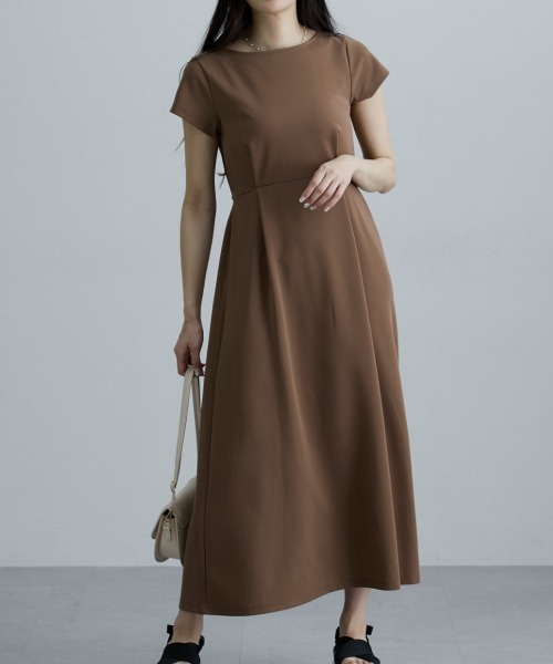 nissen（ニッセン）の「ウエストタックカットマキシ丈ワンピース（ワンピース・レディース・グレイッシュベージュ/ブラック/モカ・M/L/LL/3L）」の10枚目の写真