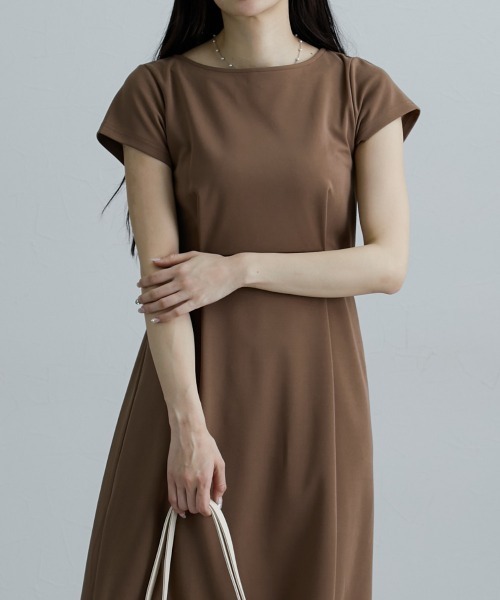 nissen（ニッセン）の「ウエストタックカットマキシ丈ワンピース（ワンピース・レディース・グレイッシュベージュ/ブラック/モカ・M/L/LL/3L）」の9枚目の写真