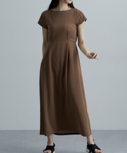 nissen（ニッセン）の「ウエストタックカットマキシ丈ワンピース（ワンピース・レディース・グレイッシュベージュ/ブラック/モカ・M/L/LL/3L）」の12枚目の写真