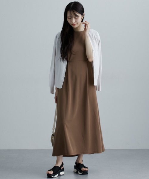 nissen（ニッセン）の「ウエストタックカットマキシ丈ワンピース（ワンピース・レディース・グレイッシュベージュ/ブラック/モカ・M/L/LL/3L）」の14枚目の写真