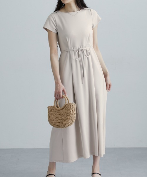 nissen（ニッセン）の「ウエストタックカットマキシ丈ワンピース（ワンピース・レディース・グレイッシュベージュ/ブラック/モカ・M/L/LL/3L）」の16枚目の写真