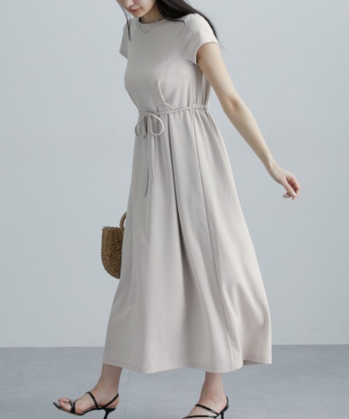 nissen（ニッセン）の「ウエストタックカットマキシ丈ワンピース（ワンピース・レディース・グレイッシュベージュ/ブラック/モカ・M/L/LL/3L）」の18枚目の写真