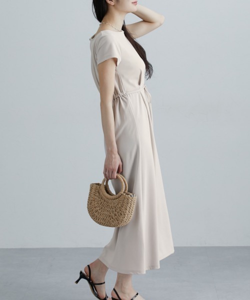 nissen（ニッセン）の「ウエストタックカットマキシ丈ワンピース（ワンピース・レディース・グレイッシュベージュ/ブラック/モカ・M/L/LL/3L）」の20枚目の写真