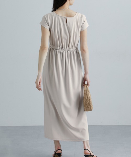 nissen（ニッセン）の「ウエストタックカットマキシ丈ワンピース（ワンピース・レディース・グレイッシュベージュ/ブラック/モカ・M/L/LL/3L）」の21枚目の写真