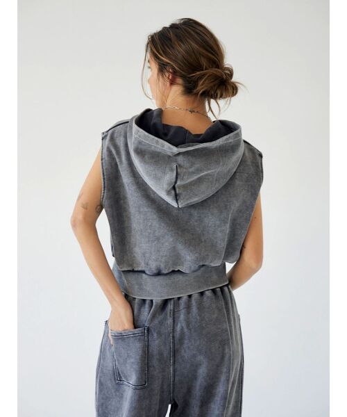 Ungrid（アングリッド）の「ヴィンテージウォッシュジップノースリパーカー（パーカー・レディース・チャコールグレー/ベージュ・FREE）」の8枚目の写真