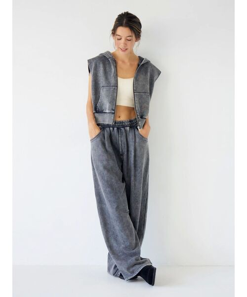 Ungrid（アングリッド）の「ヴィンテージウォッシュジップノースリパーカー（パーカー・レディース・チャコールグレー/ベージュ・FREE）」の10枚目の写真