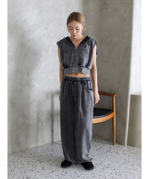 Ungrid（アングリッド）の「ヴィンテージウォッシュジップノースリパーカー（パーカー・レディース・チャコールグレー/ベージュ・FREE）」の13枚目の写真