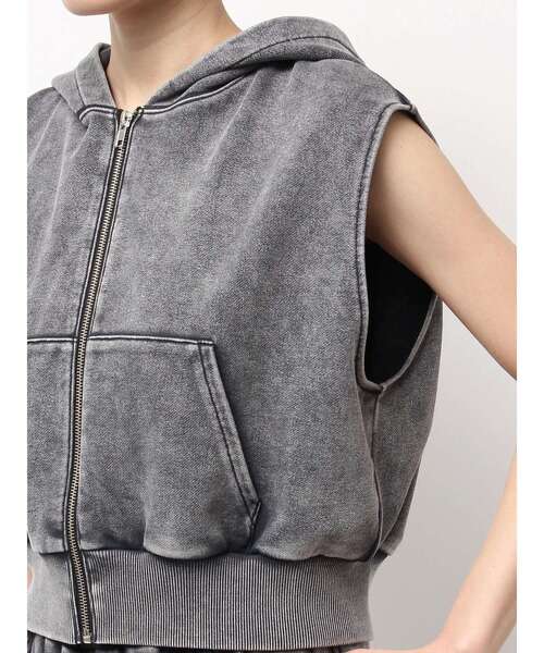 Ungrid（アングリッド）の「ヴィンテージウォッシュジップノースリパーカー（パーカー・レディース・チャコールグレー/ベージュ・FREE）」の18枚目の写真