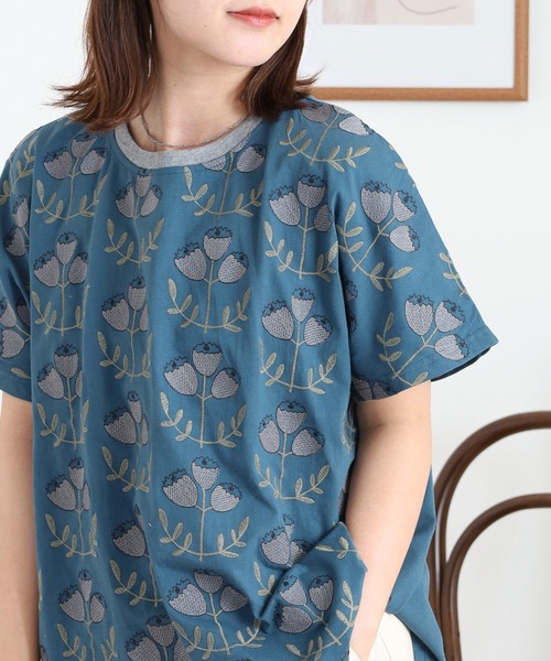 Emago(イマゴ)の「EMAGO 大柄花刺繍ドルマンT(Tシャツ/カットソー・レディース・ネイビー/ブラック/アイボリー・FREE)」の3枚目の写真